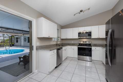 2502 SE University Terrace, Port St. Lucie FL - photo 9 of 46