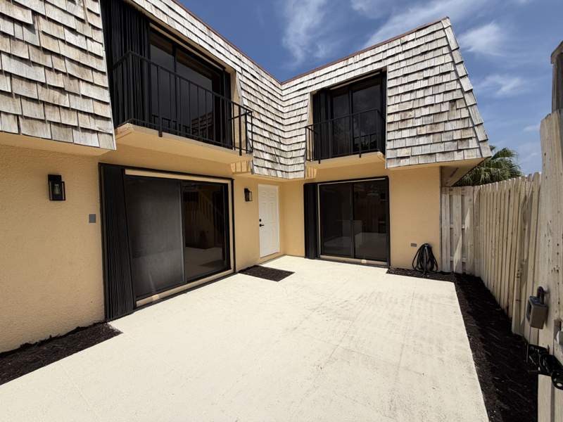 2 bedroom Townhouse at 169 Lake Arbor Drive, Lakewood Of Palm Springs, Palm Springs — photo 4