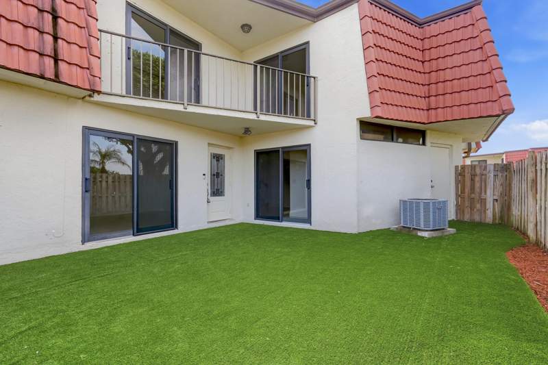 2 bedroom Townhouse at 3801 Victoria Drive, Somerset, West Palm Beach — photo 2