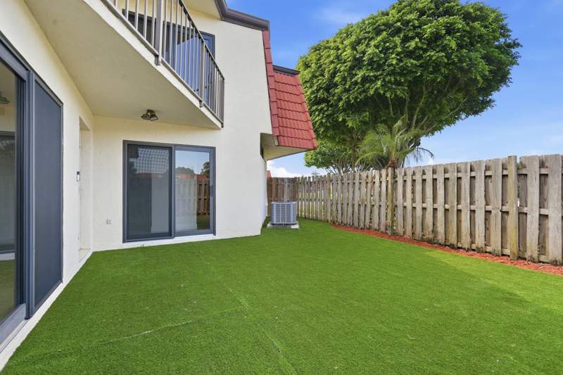 2 bedroom Townhouse at 3801 Victoria Drive, Somerset, West Palm Beach — photo 4