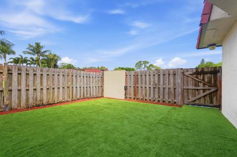 3801 Victoria Drive, West Palm Beach FL - photo 6 of 33