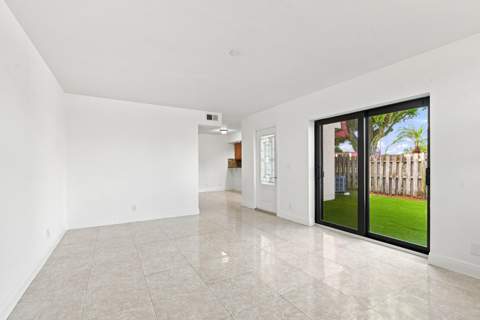 3801 Victoria Drive, West Palm Beach FL - photo 14 of 33