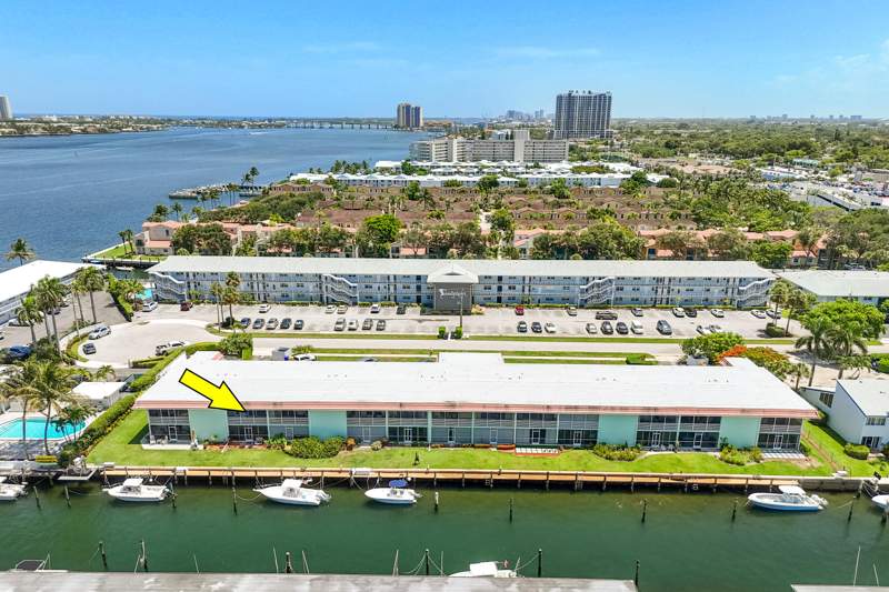 2 bedroom Condominium at 117 Lehane Terrace #211, Hampshire Arms Cond Apts Unit 211, North Palm Beach — photo 4