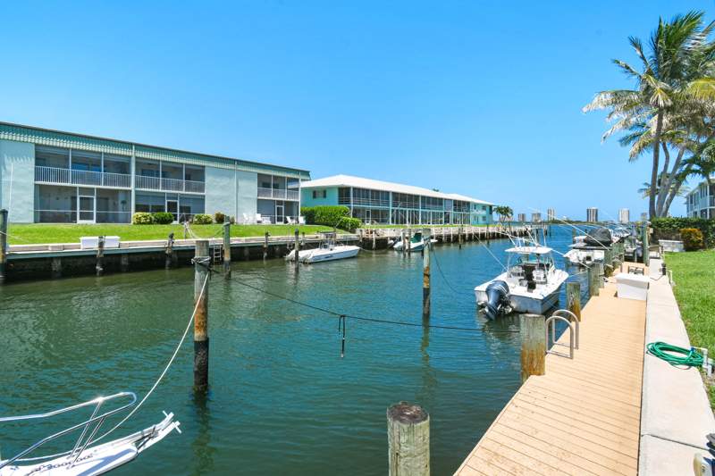 2 bedroom Condominium at 117 Lehane Terrace #211, Hampshire Arms Cond Apts Unit 211, North Palm Beach — photo 5