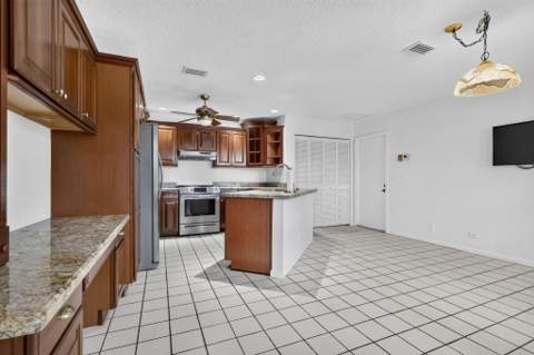 10940 Stafford Circle, Boynton Beach FL - photo 14 of 52