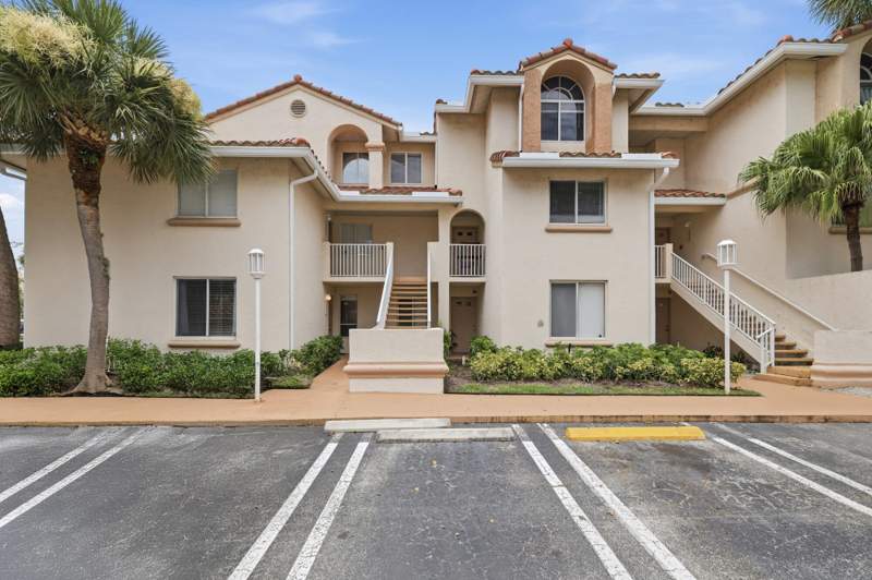 2 bedroom Condominium at 20101 Glenmoor Drive, Sterling Villages Of Palm Beach Lakes Condo, West Palm Beach — photo 2