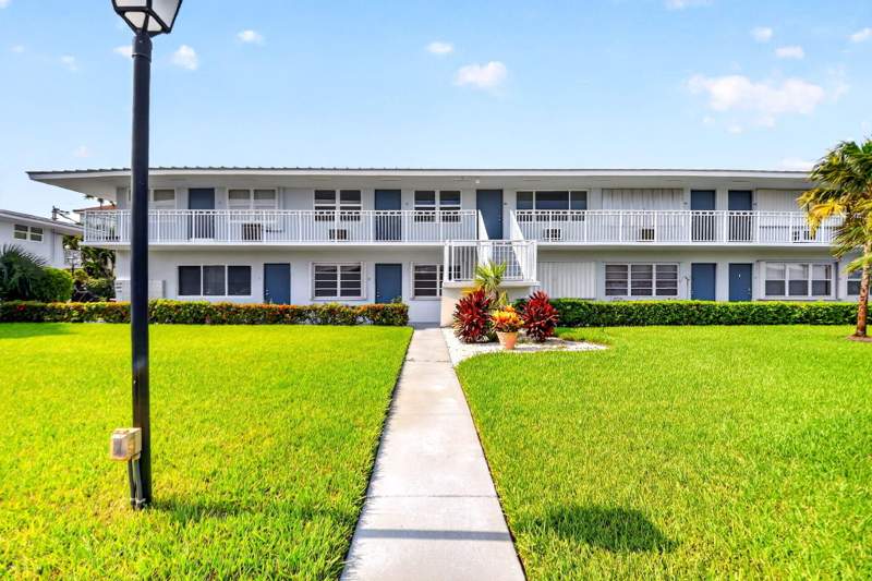 2 bedroom Condominium at 2430 S Federal Highway #2, Hampshire Gardens, Boynton Beach — photo 2