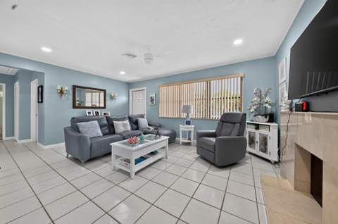 5826 Churchill Court, West Palm Beach FL - photo 7 of 29
