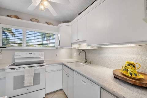 500 SE 21st Avenue #304, Deerfield Beach FL - photo 9 of 27