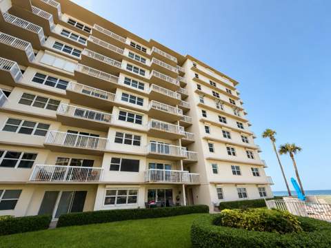 1069 Hillsboro Mile #603, Hillsboro Beach FL - photo 17 of 37