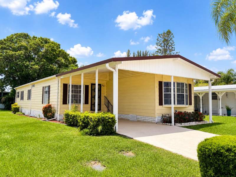 2 bedroom Mobile Home at 4 Del Sol, Spanish Lakes Golf Village, Port St. Lucie — photo 2
