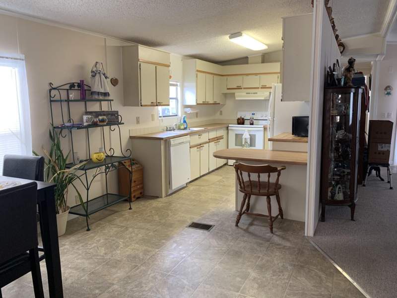 2 bedroom Mobile Home at 8 SE Hernando Lane, Spanish Lakes One, Port St. Lucie — photo 5
