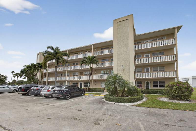 2 bedroom Condominium at 330 Wellington G, Wellington Condos, West Palm Beach — photo 2