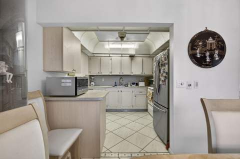 330 Wellington G, West Palm Beach FL - photo 6 of 39
