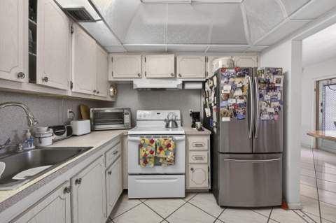 330 Wellington G, West Palm Beach FL - photo 7 of 39
