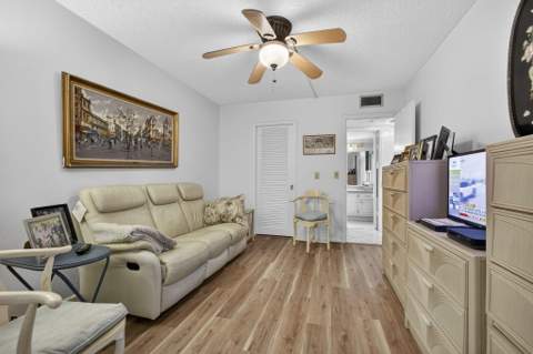 330 Wellington G, West Palm Beach FL - photo 11 of 39