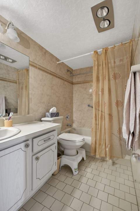 330 Wellington G, West Palm Beach FL - photo 14 of 39