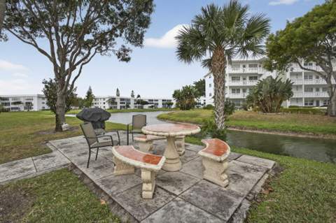 330 Wellington G, West Palm Beach FL - photo 18 of 39