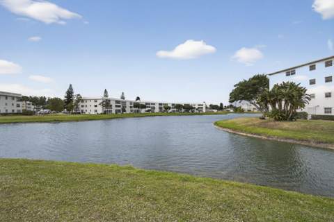 330 Wellington G, West Palm Beach FL - photo 20 of 39