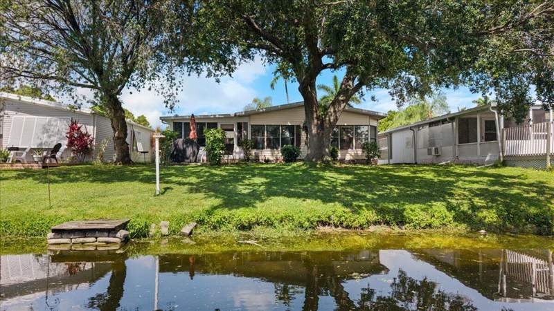 2 bedroom Manufactured Home at 6578 NW 37th Avenue, K S Park, Coconut Creek — photo 2