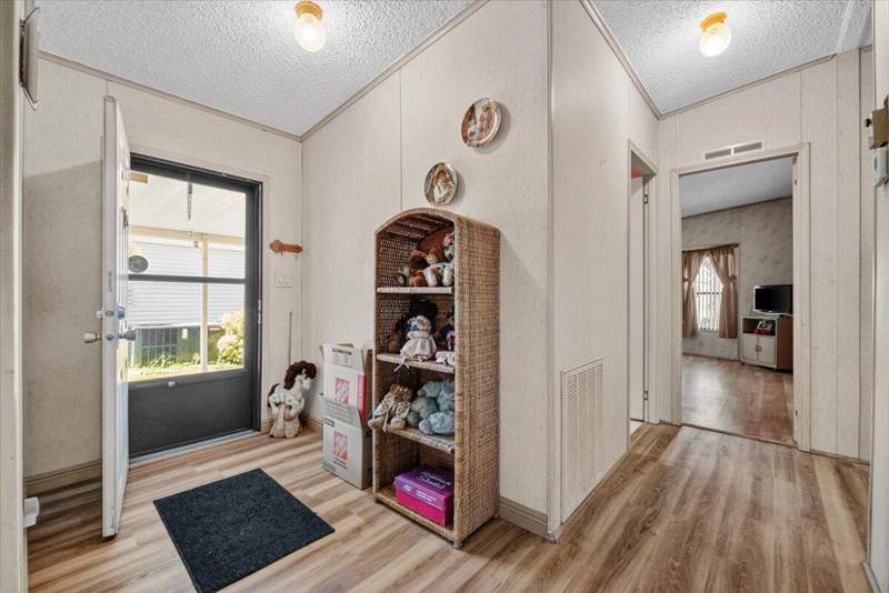 2 bedroom Manufactured Home at 6578 NW 37th Avenue, K S Park, Coconut Creek — photo 3