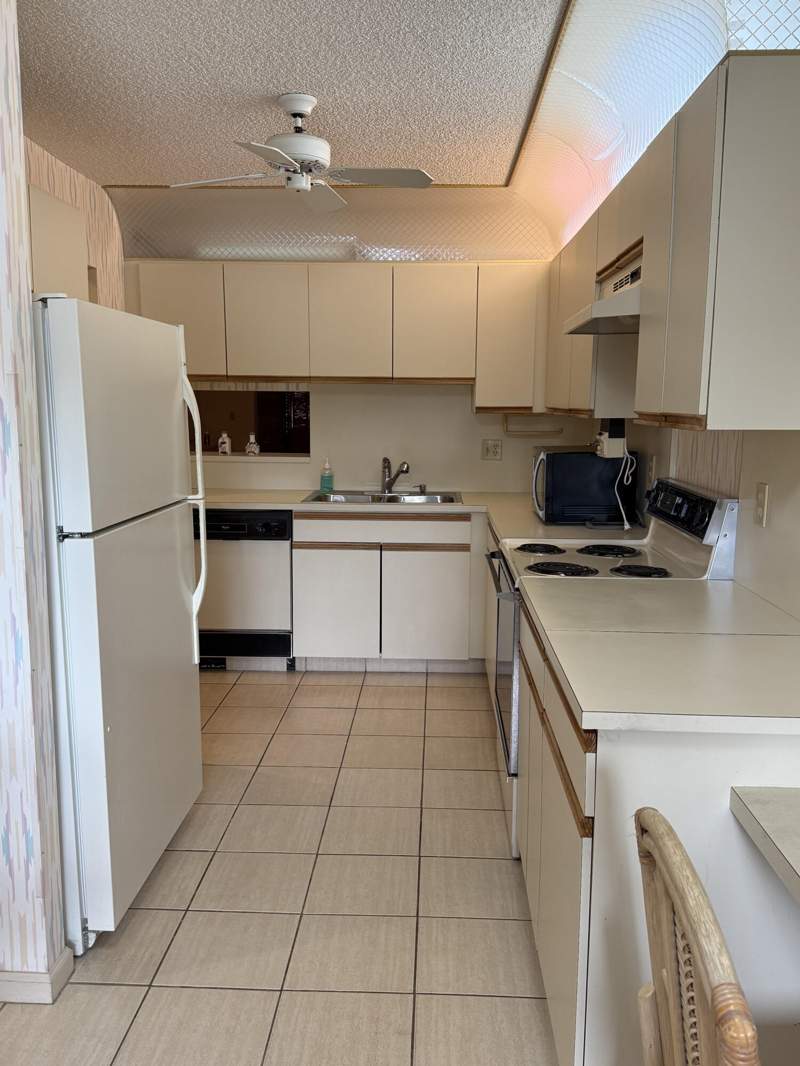 2 bedroom Condominium at 10107 Mangrove Drive, Lakeside Condo 8 Of Banyan Springs, Boynton Beach — photo 4