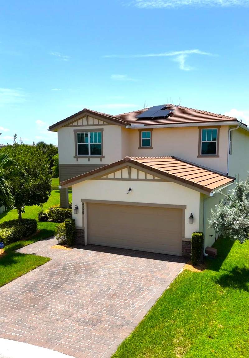4 bedroom Single Family Residence at 4329 Marina Way, Crystal Lake 1st Sec, Deerfield Beach — photo 2