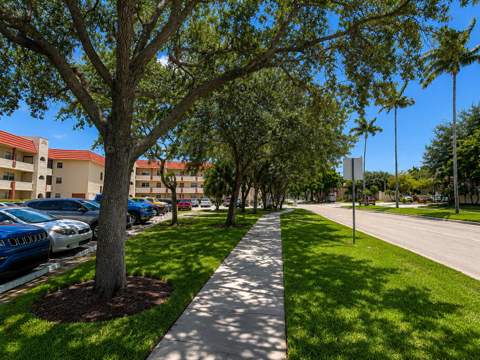 2651 Sunrise Lakes Drive #310, Sunrise FL - photo 23 of 29