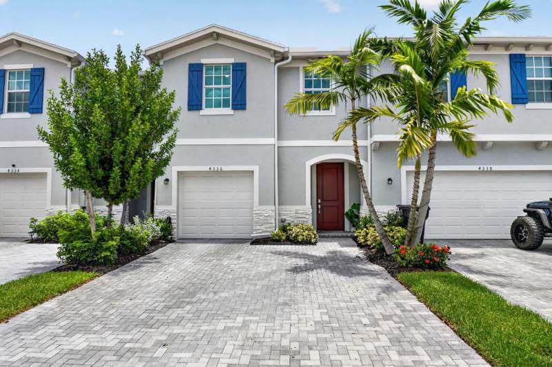 4 bedroom Townhouse at 4336 Pond Lily Lane, Lakeshore At The Fountains Replat, Lake Worth — photo 2