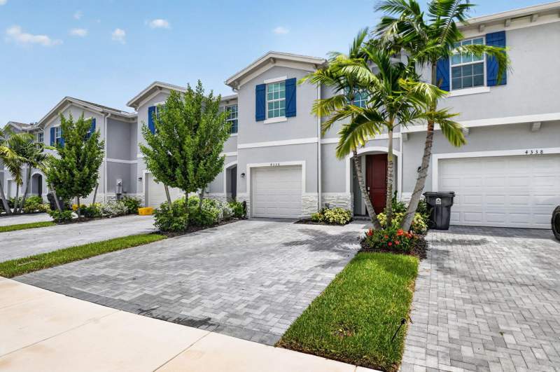 4 bedroom Townhouse at 4336 Pond Lily Lane, Lakeshore At The Fountains Replat, Lake Worth — photo 3