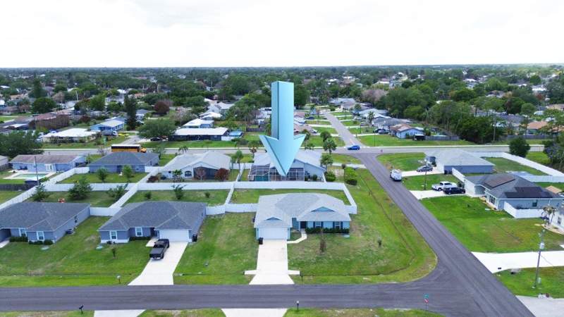 4 bedroom Single Family Residence at 1220 SE Navajo Lane, Port St Lucie Section 2, Port St. Lucie — photo 2