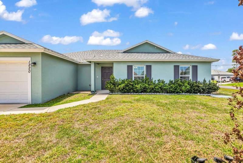 4 bedroom Single Family Residence at 1220 SE Navajo Lane, Port St Lucie Section 2, Port St. Lucie — photo 4
