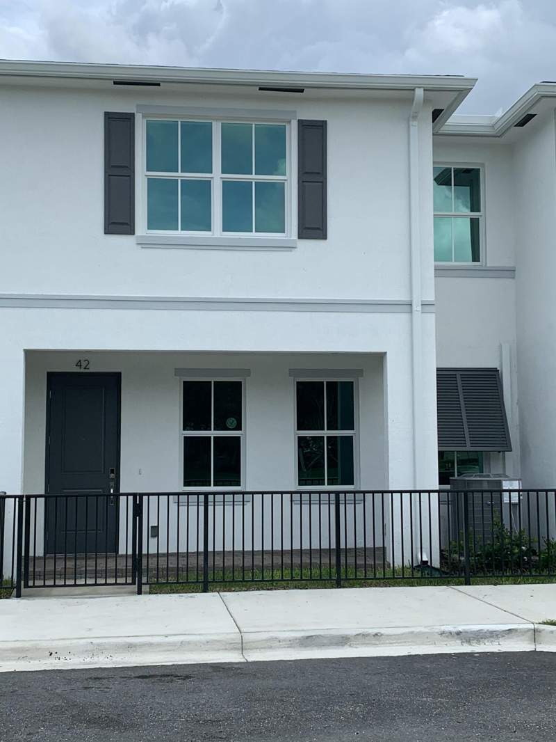 3 bedroom Townhouse at 747 SE Central Parkway #42, Towne Park Replat No. 2, Stuart — photo 3