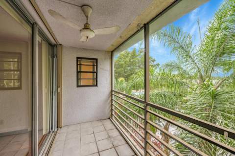 118 Royal Park Drive #4G, Oakland Park FL - photo 8 of 31