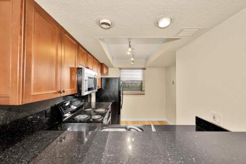 118 Royal Park Drive #4G, Oakland Park FL - photo 9 of 31