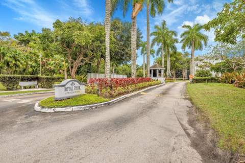 118 Royal Park Drive #4G, Oakland Park FL - photo 20 of 31