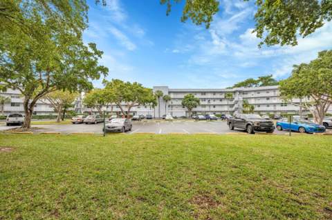 118 Royal Park Drive #4G, Oakland Park FL - photo 23 of 31