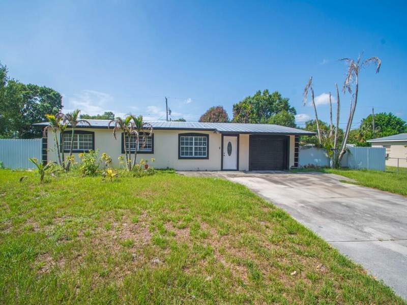3 bedroom Single Family Residence at 355 Johnston Street, Replat Of Palm Gardens, Fort Pierce — photo 3