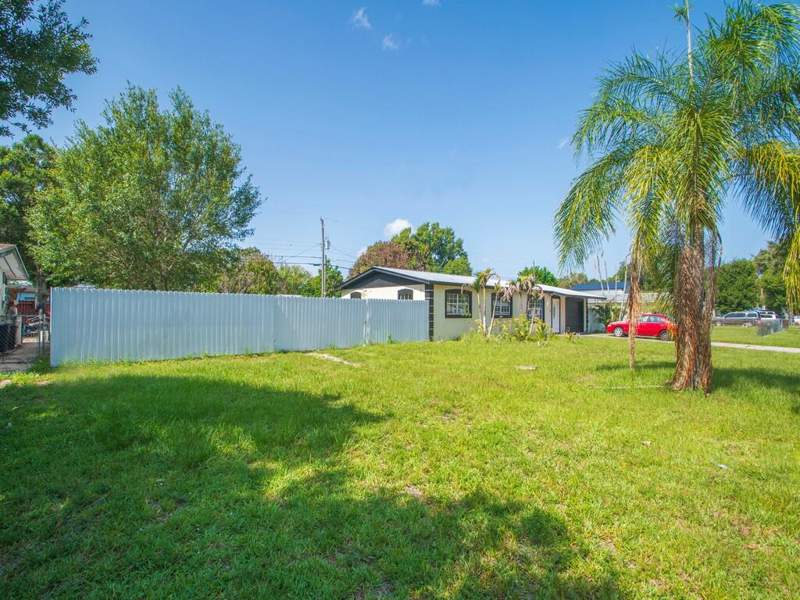3 bedroom Single Family Residence at 355 Johnston Street, Replat Of Palm Gardens, Fort Pierce — photo 4
