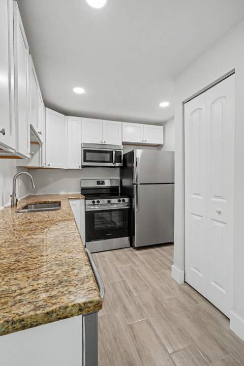 2202 NE 36th Street #17, Lighthouse Point FL - photo 11 of 22