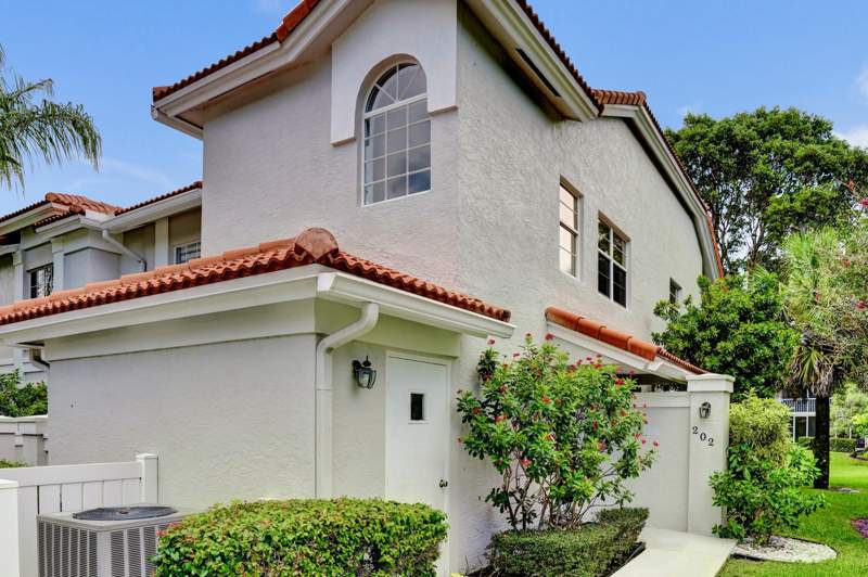 2 bedroom Condominium at 7669 Springwater Place #202, Palm Isles I, II And III Condos, Boynton Beach — photo 2