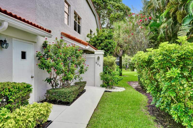 2 bedroom Condominium at 7669 Springwater Place #202, Palm Isles I, II And III Condos, Boynton Beach — photo 5