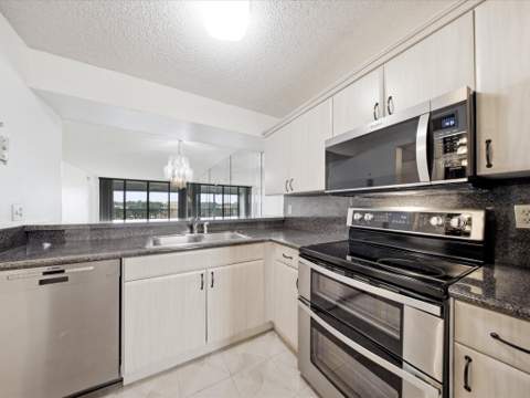 6539 Coral Lake Drive #403, Margate FL - photo 6 of 26