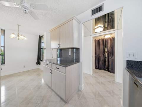 6539 Coral Lake Drive #403, Margate FL - photo 8 of 26