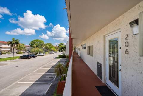 9823 S Hollybrook Lake Drive #206, Pembroke Pines FL - photo 13 of 58