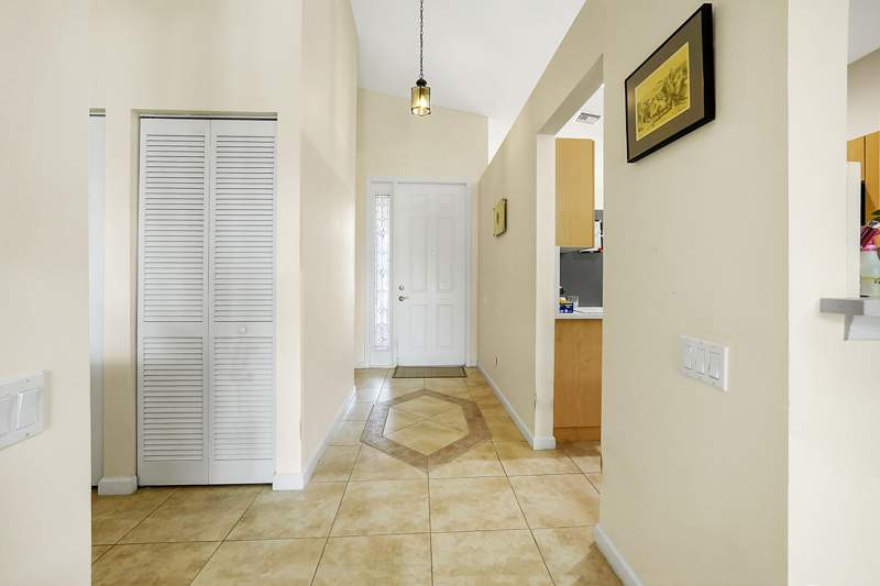 2 bedroom Single Family Residence at 390 NW Breezy Point Loop, Cascades, Port St. Lucie — photo 4