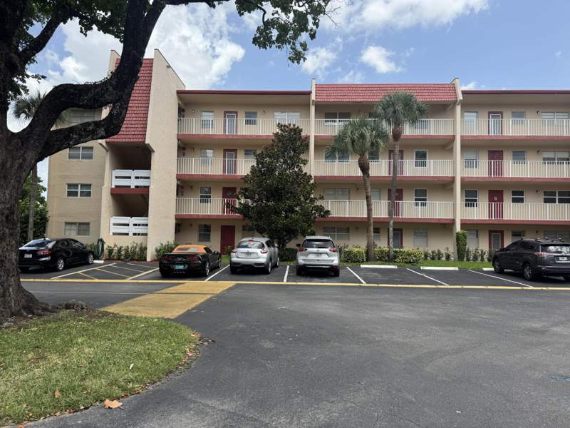 2 bedroom Condominium at 1035 Country Club Drive #303, Oriole Golf & Tennis Club Condo, Margate — photo 2