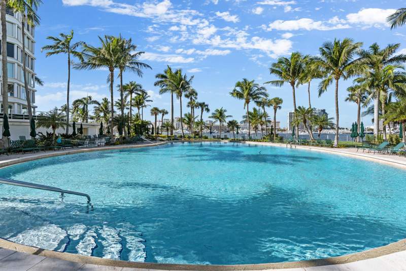2 bedroom Condominium at 44 Cocoanut Row #222b, Palm Beach Towers Condo, Palm Beach — photo 3