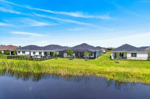 13892 SE Riversway Street, Port St. Lucie FL - photo 10 of 56