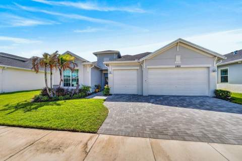 13892 SE Riversway Street, Port St. Lucie FL - photo 8 of 56